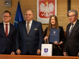 4729518341221791278881052204678207866580187702n